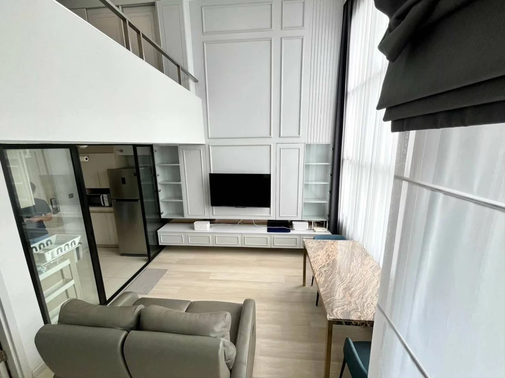 For rent Knightsbridge Prime Sathorn, 40th floor, high view, lots of usable space. If you don't book, you'll regret it.