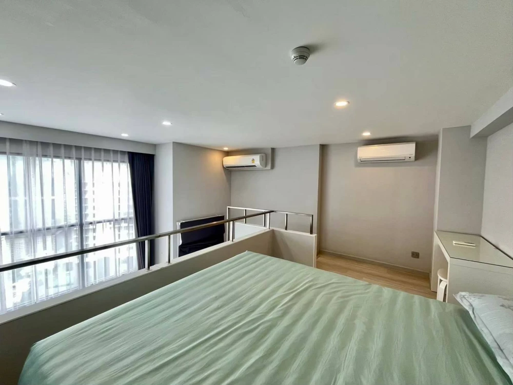 For rent Knightsbridge Prime Sathorn, 40th floor, high view, lots of usable space. If you don't book, you'll regret it.