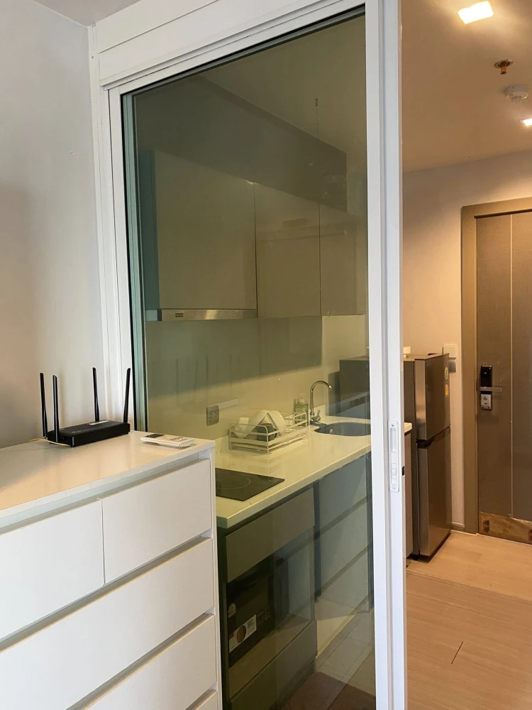 For rent Life Asoke - Rama9 ห้องพร้อมอยู่ เฟอร์ เครื่องใช้ไฟฟ้าครบ ราคาอย่างโดน มาจองเลย อย่าพลาด