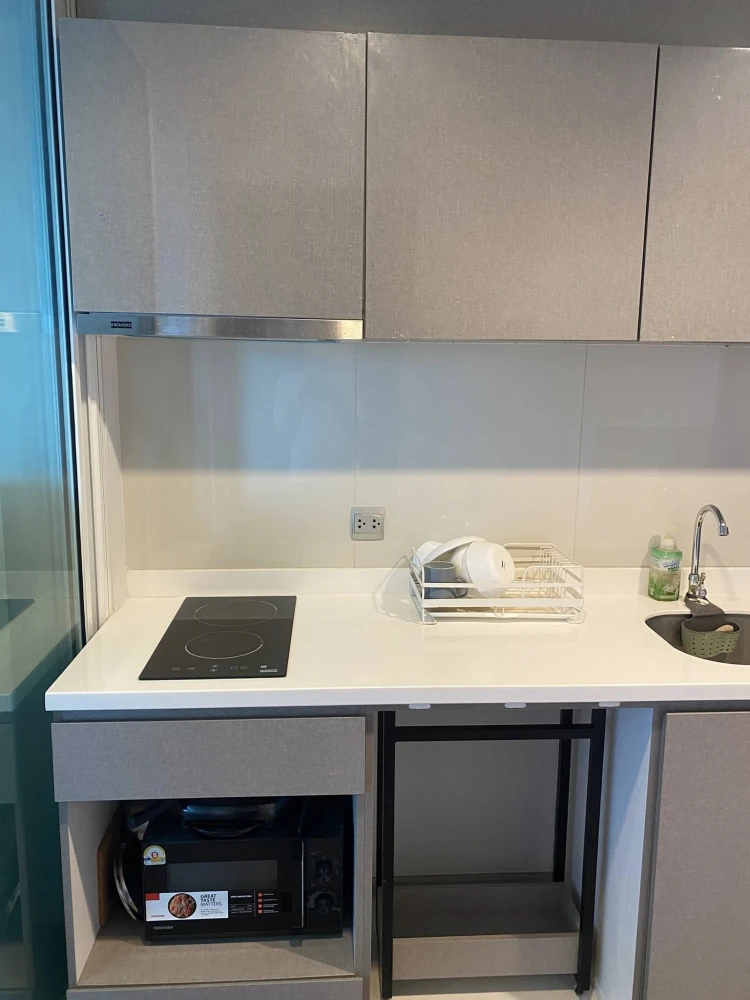 For rent Life Asoke - Rama9 ห้องพร้อมอยู่ เฟอร์ เครื่องใช้ไฟฟ้าครบ ราคาอย่างโดน มาจองเลย อย่าพลาด