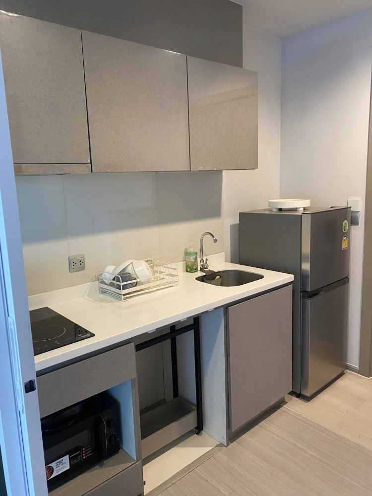 For rent Life Asoke - Rama9 ห้องพร้อมอยู่ เฟอร์ เครื่องใช้ไฟฟ้าครบ ราคาอย่างโดน มาจองเลย อย่าพลาด