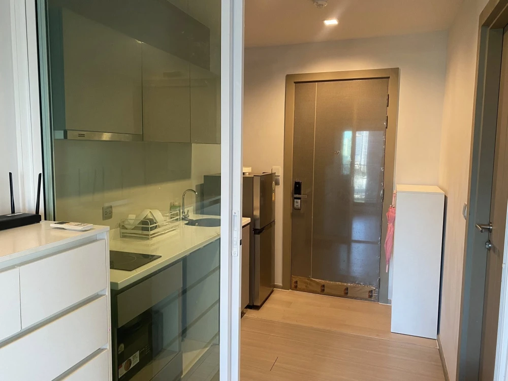 For rent Life Asoke - Rama9 ห้องพร้อมอยู่ เฟอร์ เครื่องใช้ไฟฟ้าครบ ราคาอย่างโดน มาจองเลย อย่าพลาด