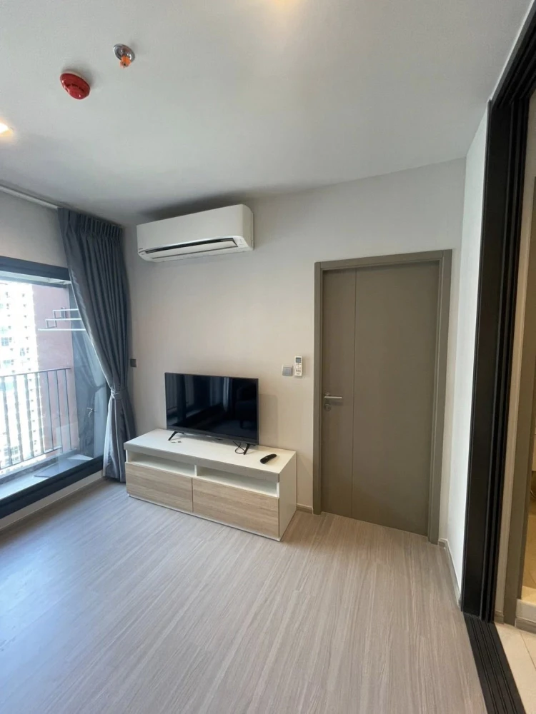 For rent Life Asoke HYPE ห้องน่าอยู่ ชั้น 31 ได้วิวสูง เฟอร์ เครื่องใช้ไฟฟ้าครบ มาแต่ตัวเข้าอยู่ได้เลย อย่าพลาด
