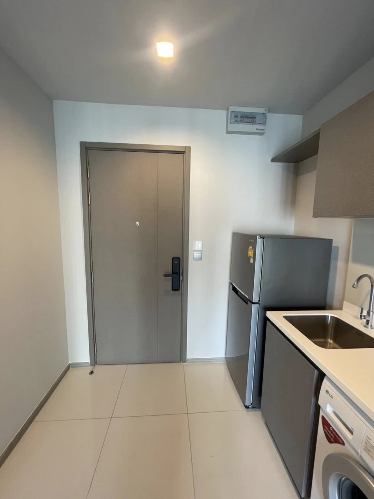 For rent: Life Asoke HYPE, a lovely unit on the 31st floor with great views. Fully furnished with appliances; just bring your belongings and move in!