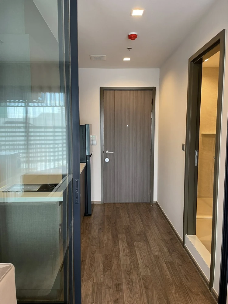 For rent Life Ladprao Valley, 18th floor, high view, comes with a very good price, hurry up and reserve, don't let it slip away.