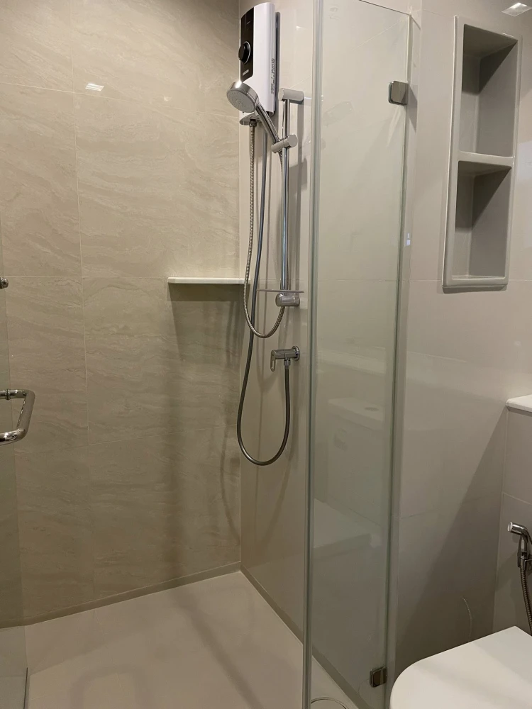 For rent Life Ladprao Valley, 18th floor, high view, comes with a very good price, hurry up and reserve, don't let it slip away.