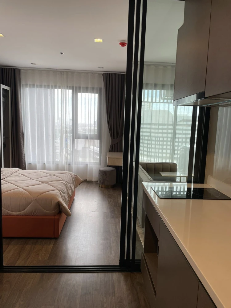 For rent Life Ladprao Valley, 18th floor, high view, comes with a very good price, hurry up and reserve, don't let it slip away.