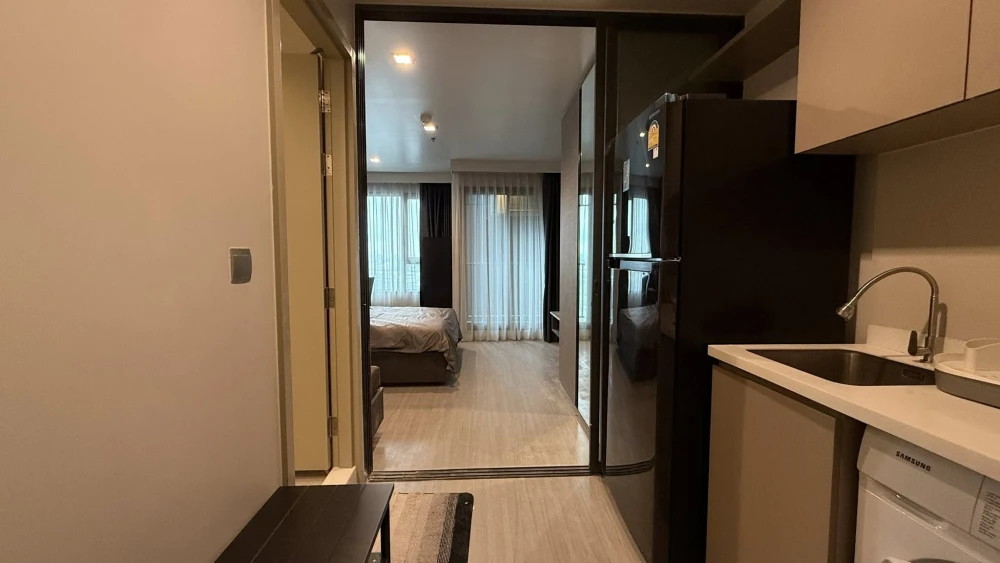 For Rent Life Ladprao, a beautifully decorated room with complete amenities. Just bring your belongings and move in. Don't miss out!