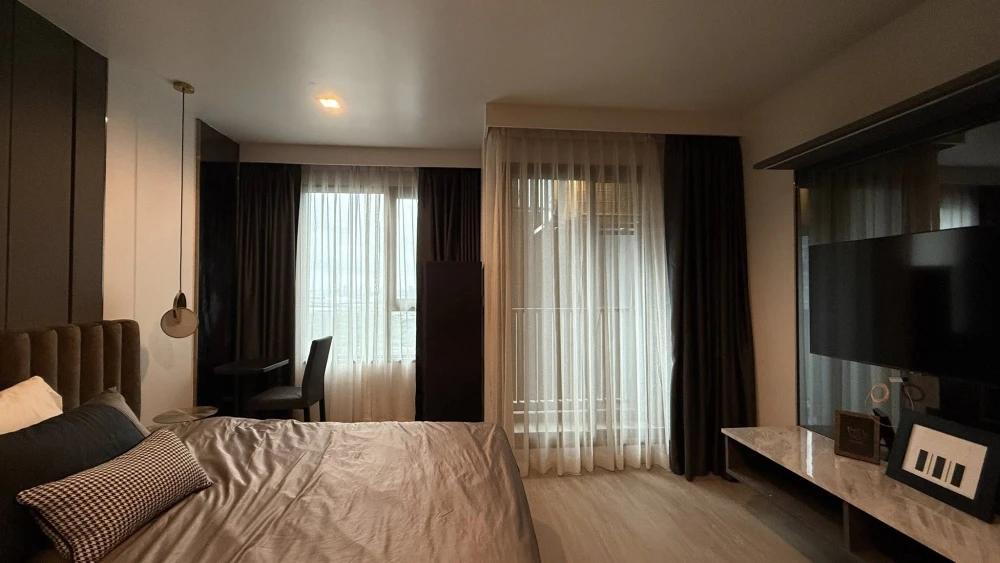 For Rent Life Ladprao, a beautifully decorated room with complete amenities. Just bring your belongings and move in. Don't miss out!