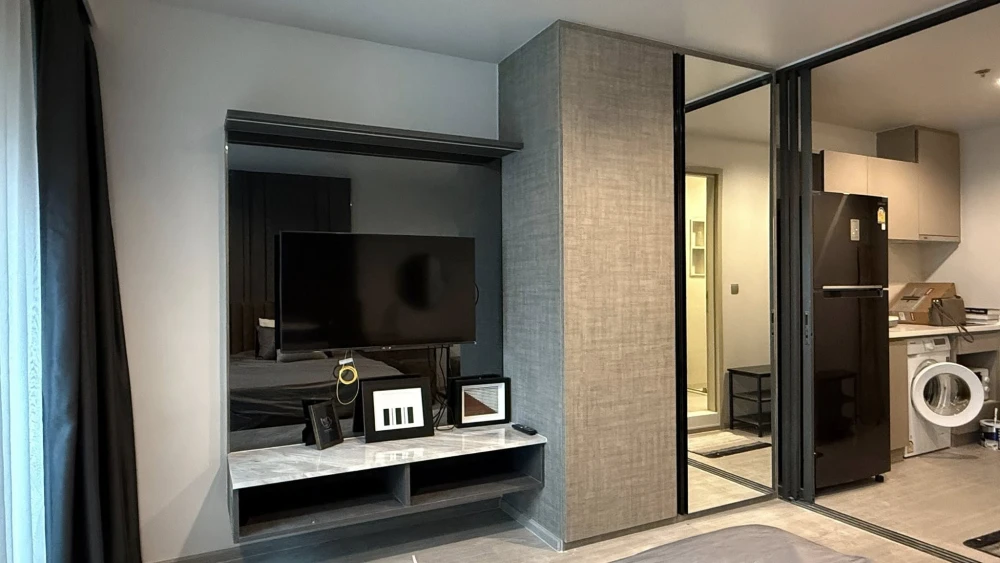 For Rent Life Ladprao, a beautifully decorated room with complete amenities. Just bring your belongings and move in. Don't miss out!