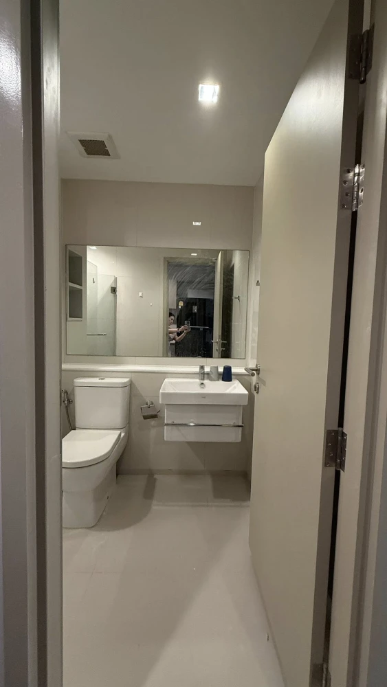 For Rent Life Ladprao, a beautifully decorated room with complete amenities. Just bring your belongings and move in. Don't miss out!