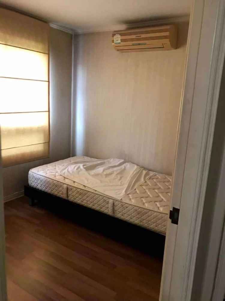 For rent Lumpini Place Narathiwatratchanakarin, large room, comfortable, lots of usable space, hurry and book now.
