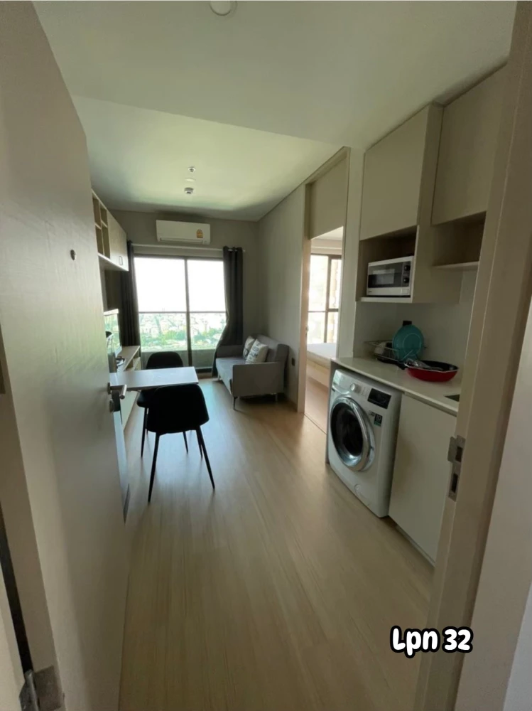 For Rent Lumpini Suite Phetchaburi-Makkasan, 32nd floor, corner room, private, quiet, hurry and come reserve now.