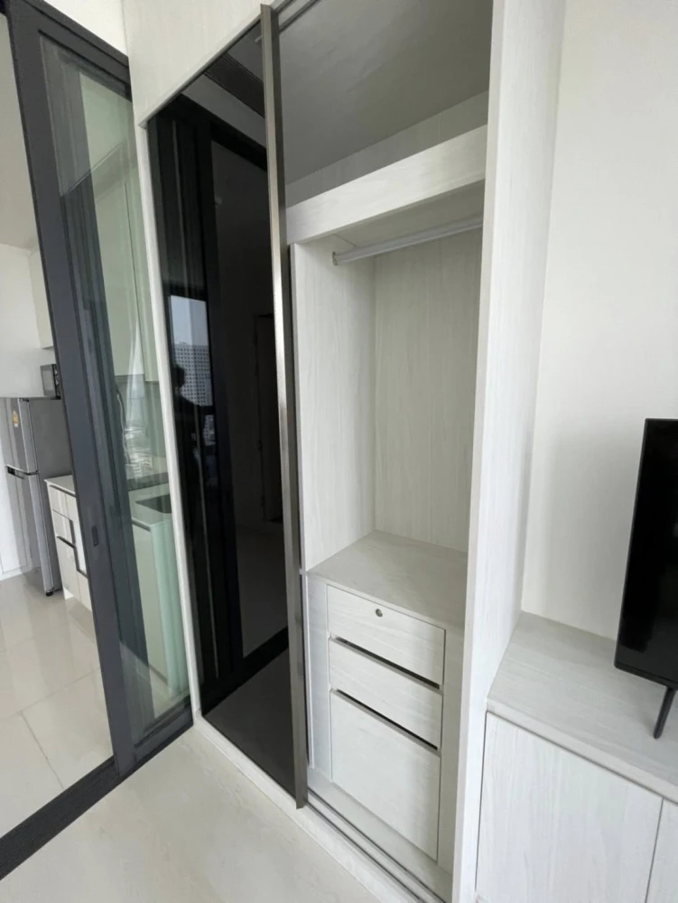 For rent Mazarine Ratchayothin, 26th floor room, eye-catching city view. Awesome amenities, can't miss it.