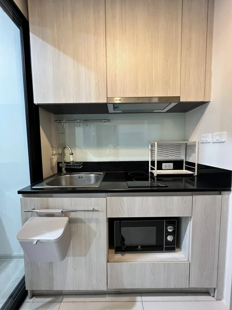 For rent: Niche Mono Mega Space Bangna. Ready-to-move-in unit on the 33rd floor with stunning high-floor views. Convenient and fully equipped. Book no