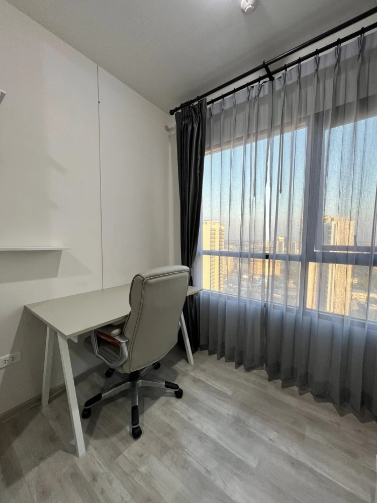 For rent: Niche Mono Mega Space Bangna. Ready-to-move-in unit on the 33rd floor with stunning high-floor views. Convenient and fully equipped. Book no