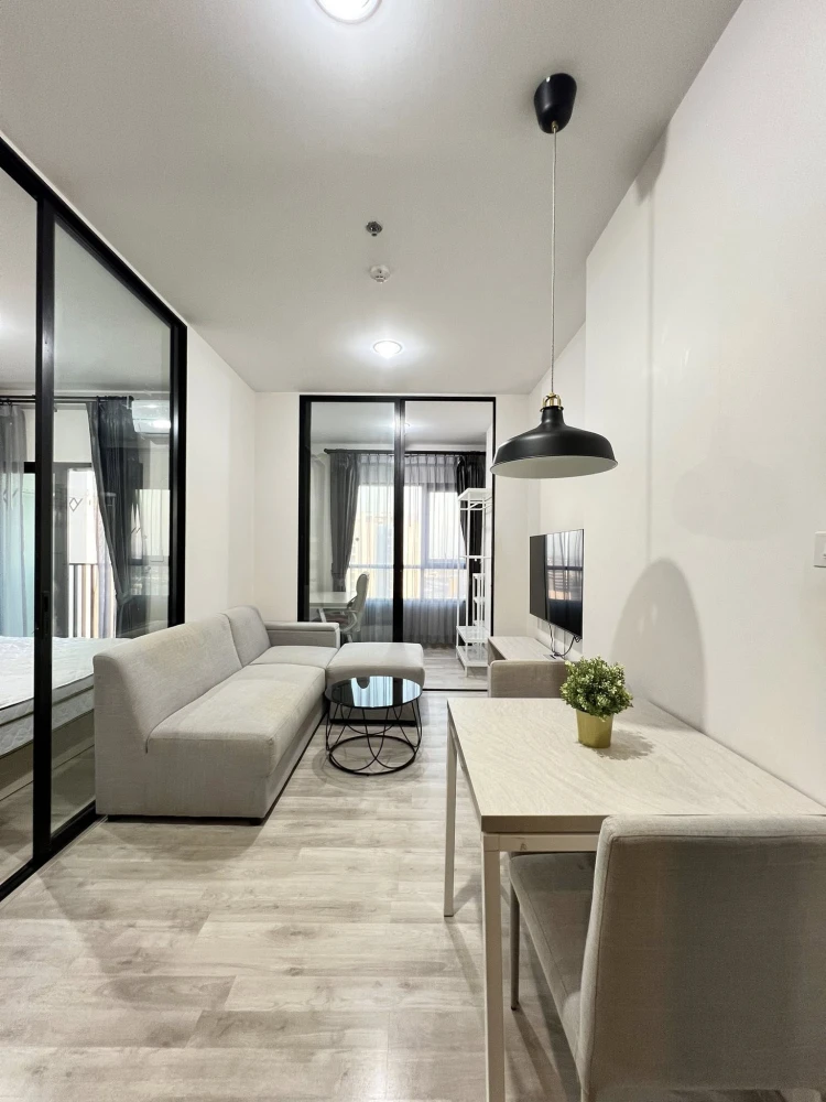 For rent: Niche Mono Mega Space Bangna. Ready-to-move-in unit on the 33rd floor with stunning high-floor views. Convenient and fully equipped. Book no