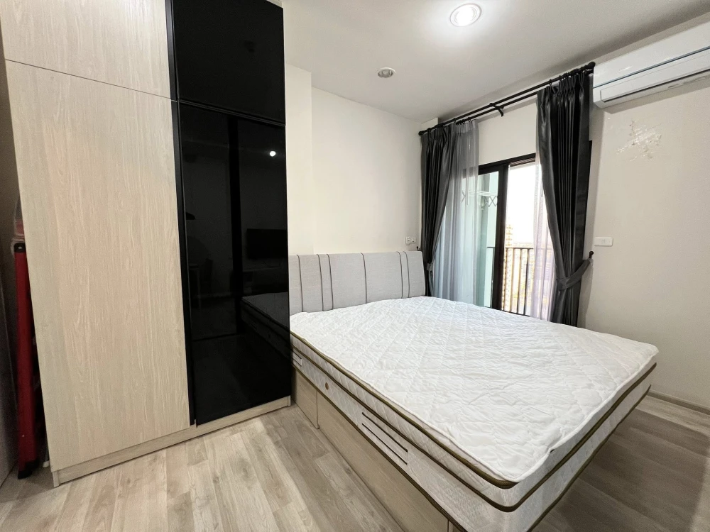 For rent: Niche Mono Mega Space Bangna. Ready-to-move-in unit on the 33rd floor with stunning high-floor views. Convenient and fully equipped. Book no