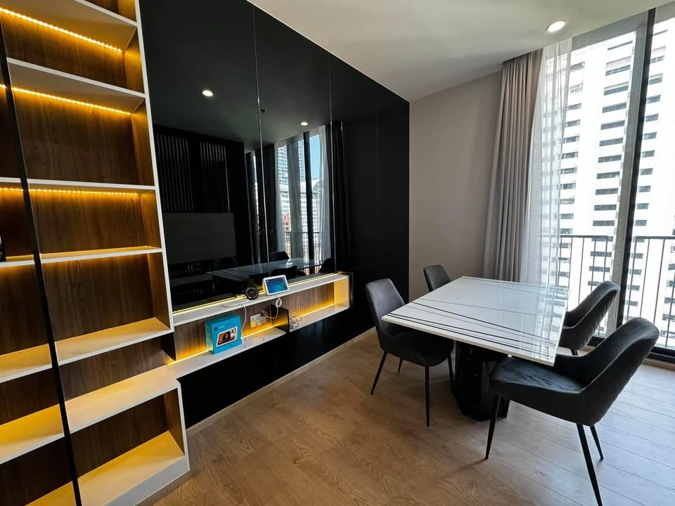 For rent Noble BE19 ห้อง built-in ทั้งห้อง ตกแต่งครบพร้อมอยู่ เพดานสูง 3 เมตร เหมือนอยู่บ้าน จองเลย