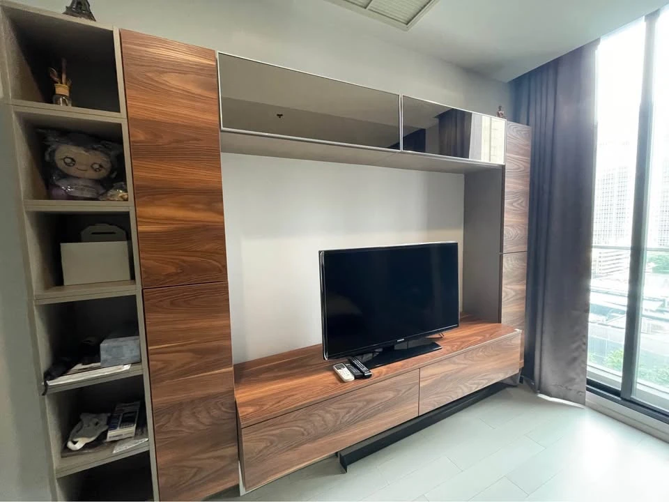 For Rent: Noble Ploenchit ห้องพร้อมอยู่ เฟอร์ เครื่องใช้ไฟฟ้าครบ ลากกระเป๋าเข้าอยู่ได้เลย อย่าพลาด