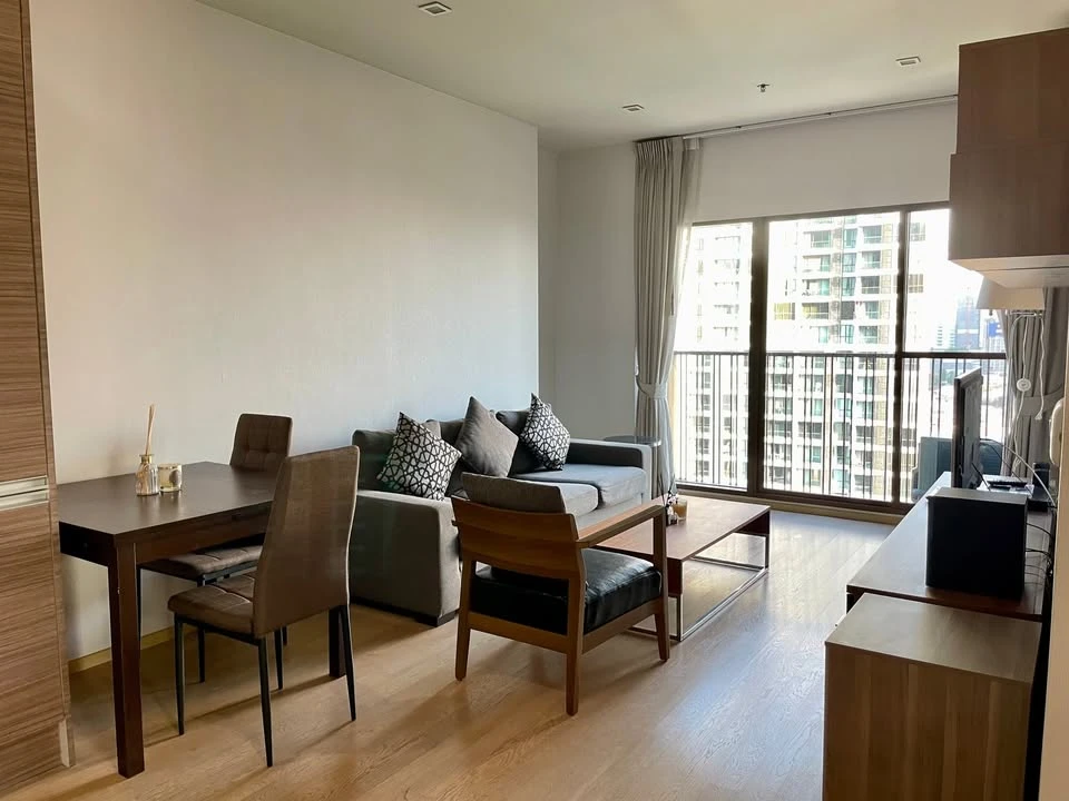 For rent Noble Refine ห้องหัวมุมสุดพิเศษ ชั้น 18 ลมดี แสงธรรมชาติลงตัว เป็นส่วนตัว จองด่วนๆ