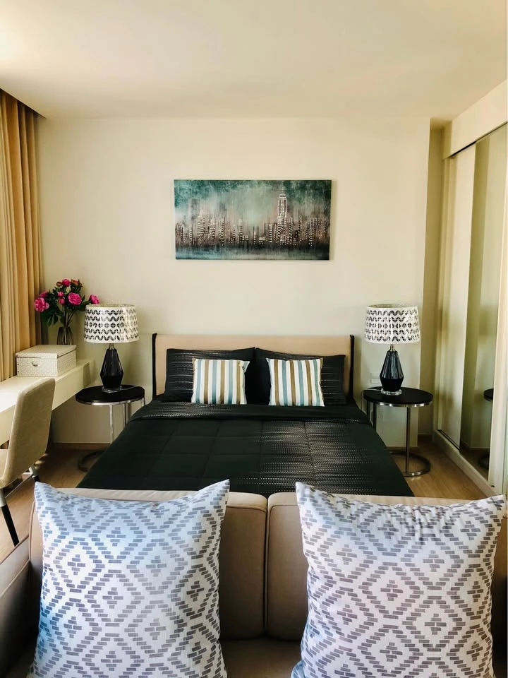 For rent/sale Noble Revolve Ratchada2, a large room, comfortable living, comes with plenty of usable space. You must not miss it.