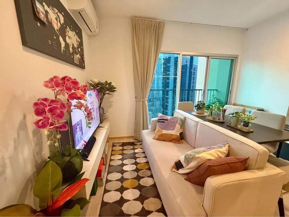 For rent/sale Noble Revolve Ratchada2, a large room, comfortable living, comes with plenty of usable space. You must not miss it.