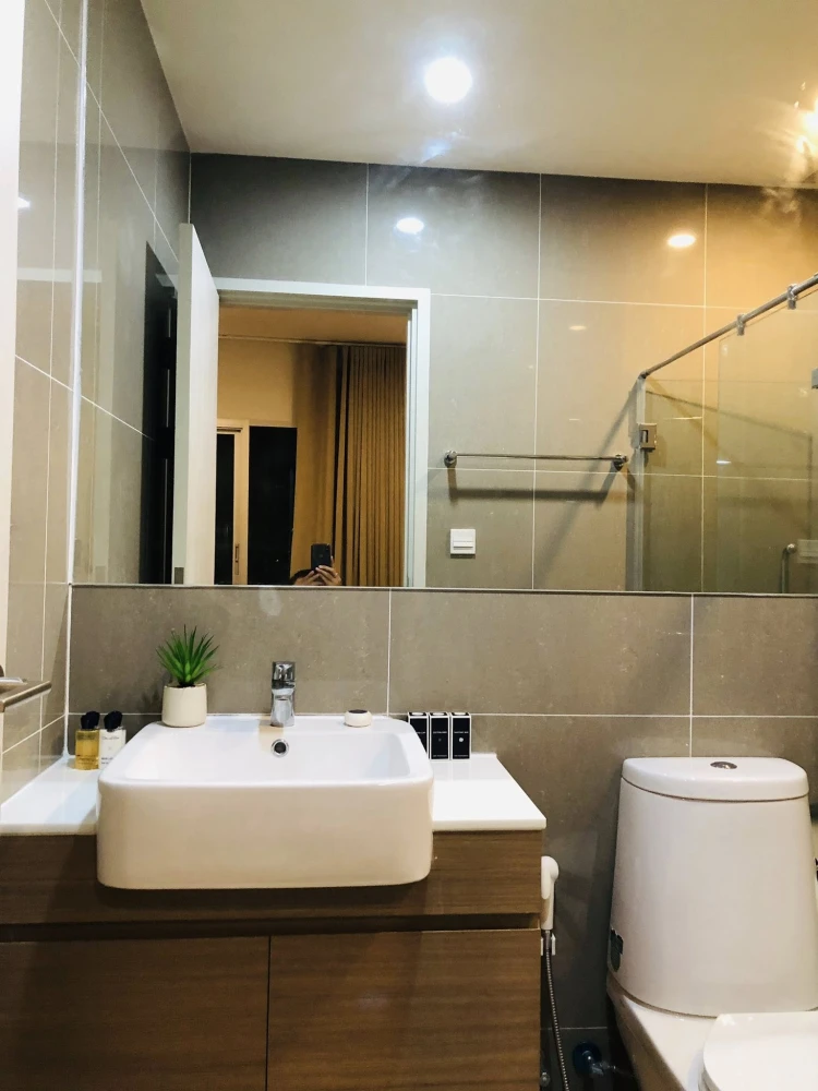 For rent/sale Noble Revolve Ratchada2, a large room, comfortable living, comes with plenty of usable space. You must not miss it.