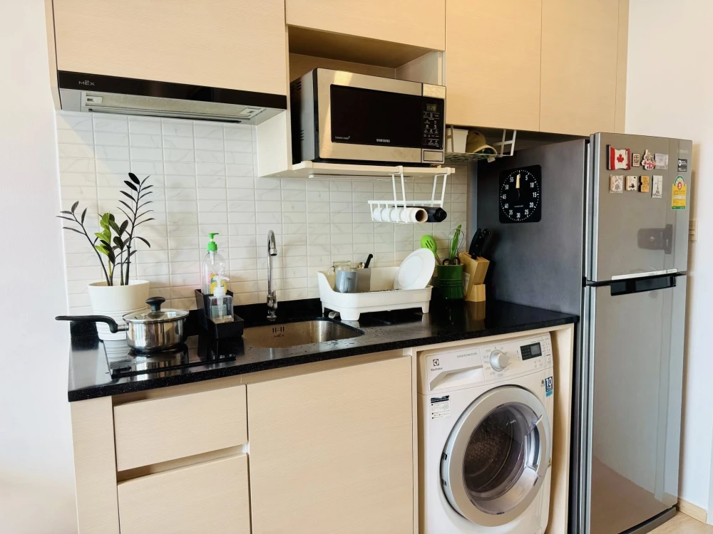 For rent/sale Noble Revolve Ratchada2, a large room, comfortable living, comes with plenty of usable space. You must not miss it.