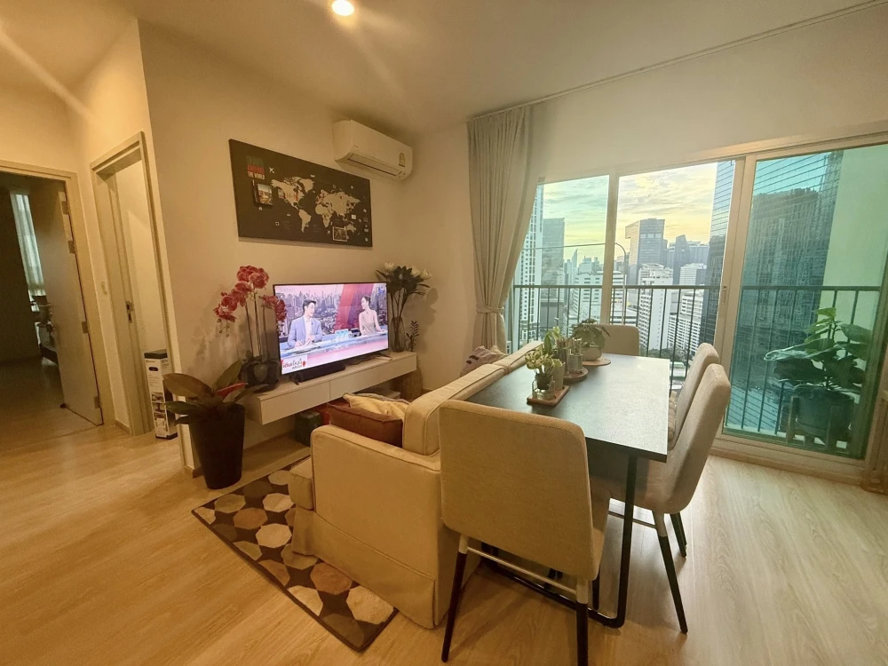 For rent/sale Noble Revolve Ratchada2, a large room, comfortable living, comes with plenty of usable space. You must not miss it.