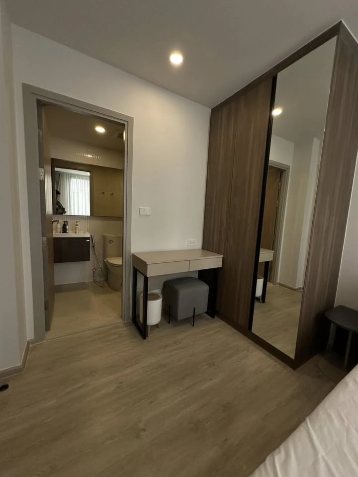 For rent Nue Core Khu Khot Station, ready to move in room, swimming pool view, 8th floor, quiet, reserve now.