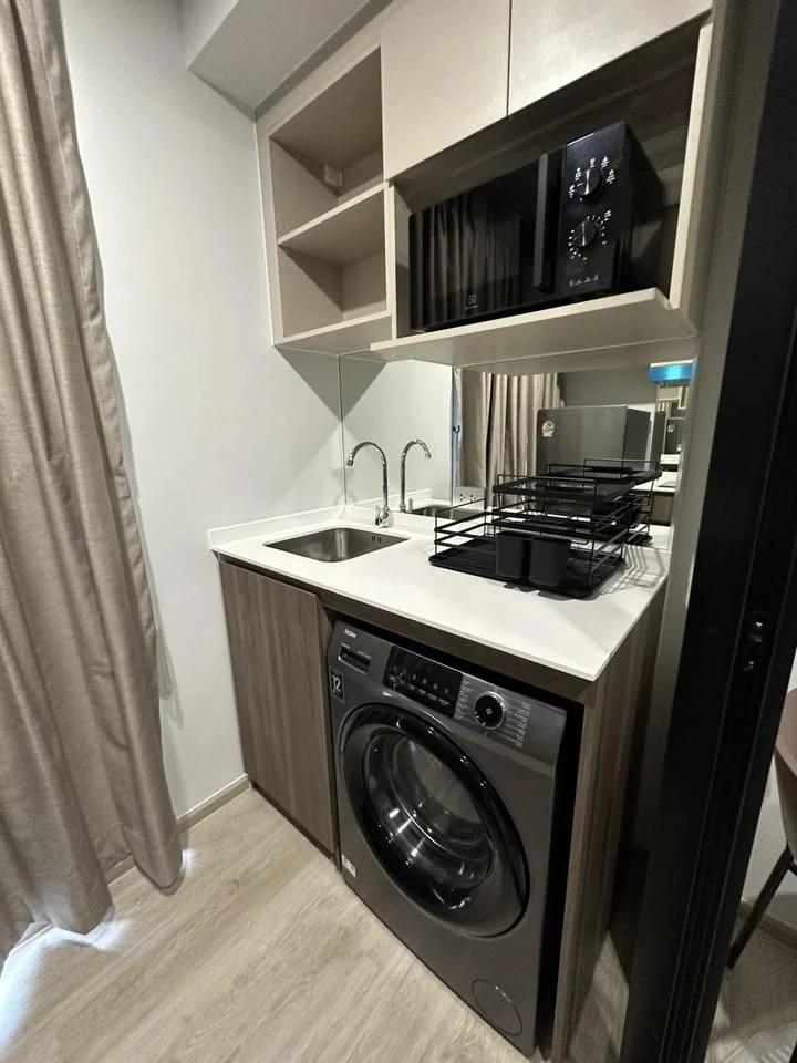 For rent Nue Core Khu Khot Station, ready to move in room, swimming pool view, 8th floor, quiet, reserve now.