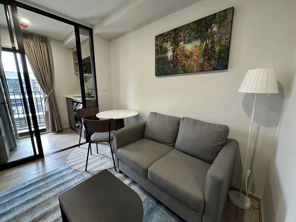 For rent Nue Core Khu Khot Station, ready to move in room, swimming pool view, 8th floor, quiet, reserve now.