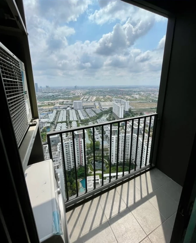 For rent Nue Noble Srinakarin - Lasalle, ready to move in, 41st floor, high ceiling, complete here, hurry and reserve now.