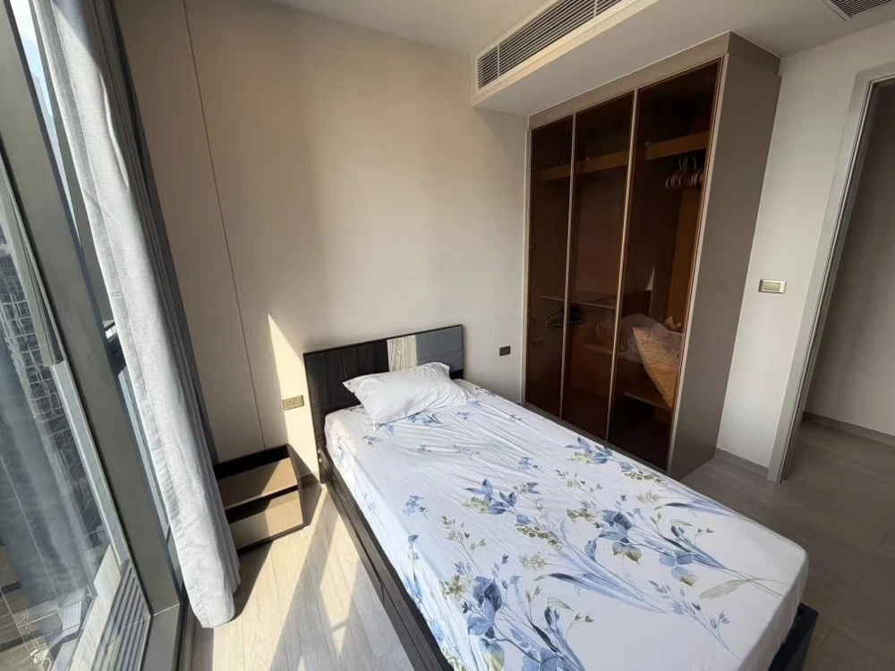 For rent: One 9 Five Asoke-Rama 9. Spacious and comfortable room with ample living space. Convenient and complete amenities all in one place. Book now