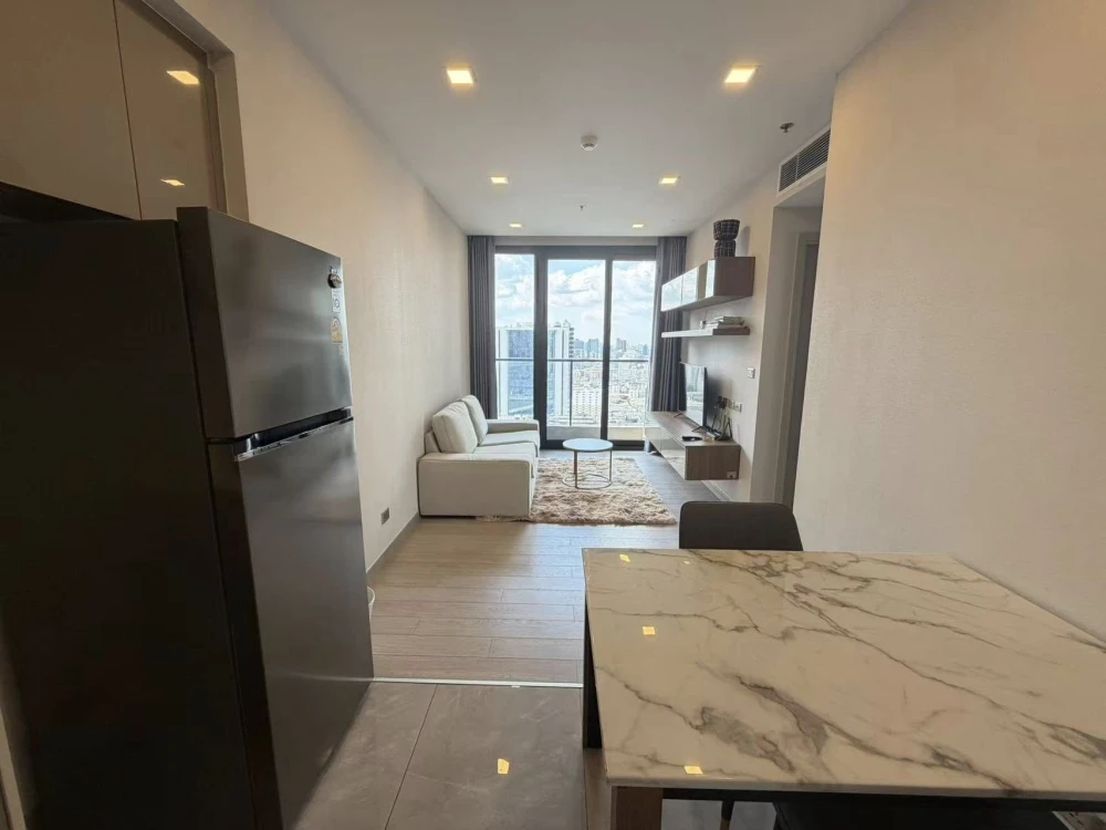 For rent: One 9 Five Asoke-Rama 9. Spacious and comfortable room with ample living space. Convenient and complete amenities all in one place. Book now