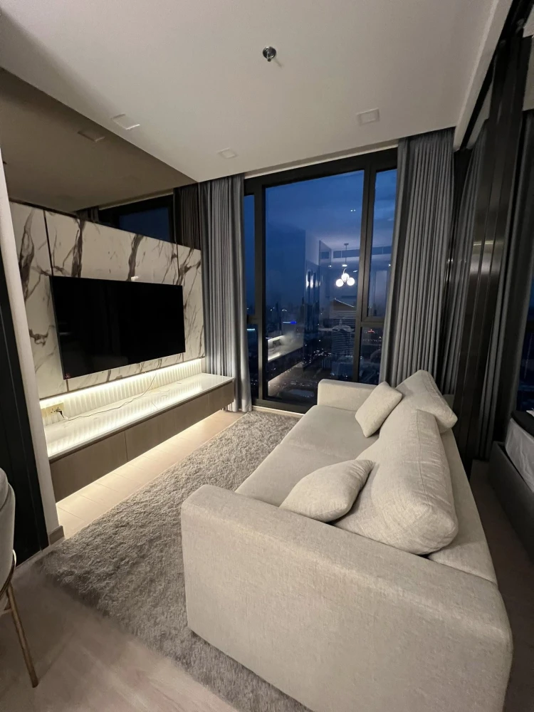 For rent One9Five Asoke-Rama9 ชั้น 43 วิวเมืองสวยมาก ตกแต่งจัดเต็มพร้อมยกกระเป๋าเข้าอยู่ รีบจอง