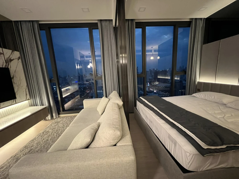 For rent One9Five Asoke-Rama9 ชั้น 43 วิวเมืองสวยมาก ตกแต่งจัดเต็มพร้อมยกกระเป๋าเข้าอยู่ รีบจอง