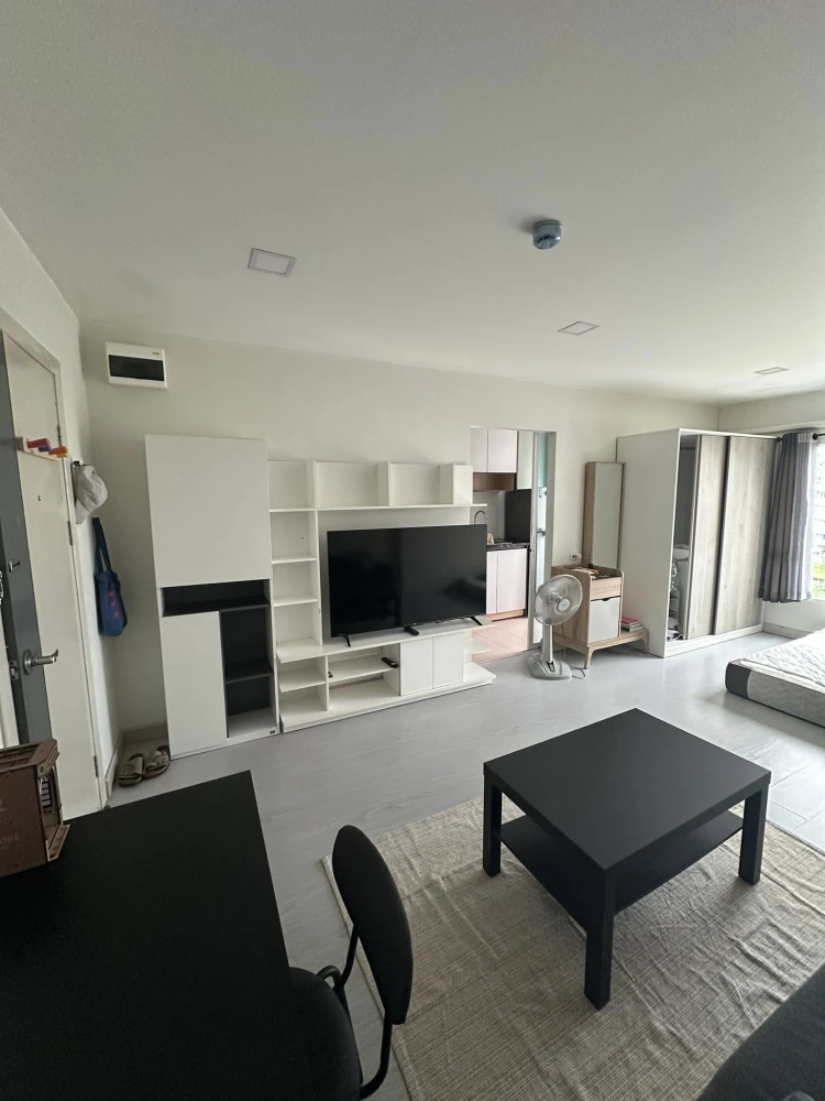 For rent or sale Condo The One Plus D Hua Mak 12, spacious rooms with lots of usable space, good price, hurry and reserve before you miss out.