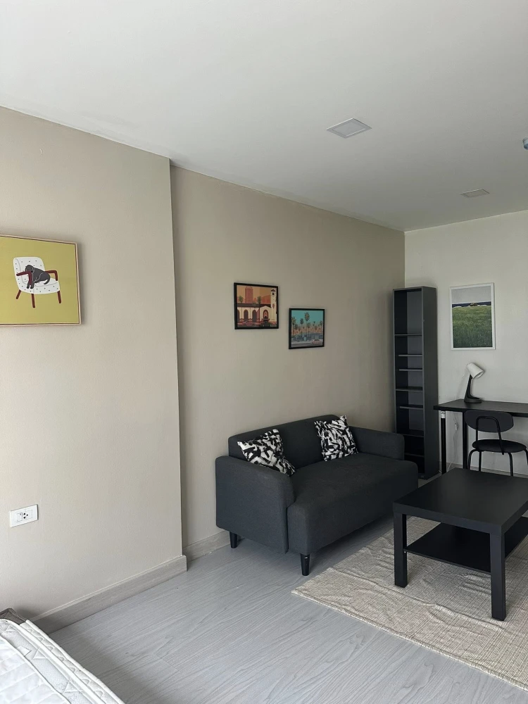 For rent or sale Condo The One Plus D Hua Mak 12, spacious rooms with lots of usable space, good price, hurry and reserve before you miss out.