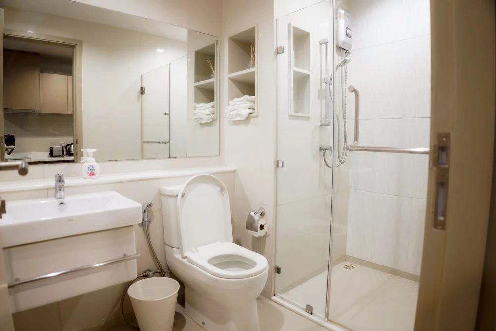 For rent or sale Life Ladprao Built-in furniture big wardrobe Lots of lockers. The view doesn't block. Reserve quickly.