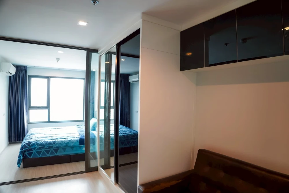 For rent or sale Life Ladprao Built-in furniture big wardrobe Lots of lockers. The view doesn't block. Reserve quickly.