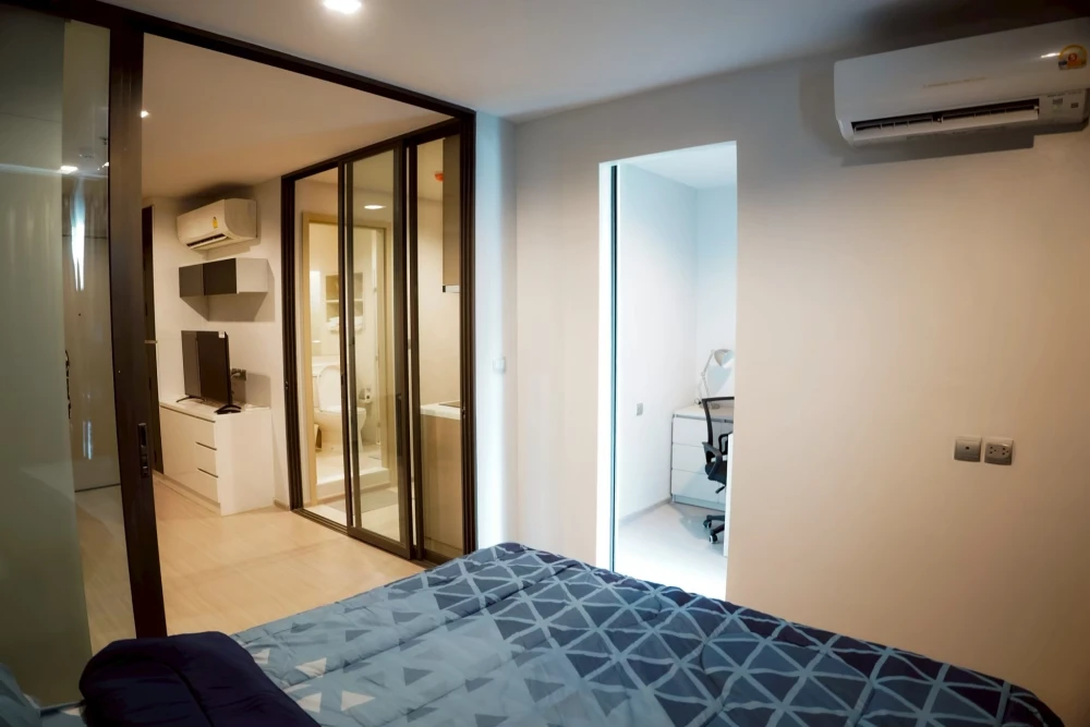 For rent or sale Life Ladprao Built-in furniture big wardrobe Lots of lockers. The view doesn't block. Reserve quickly.