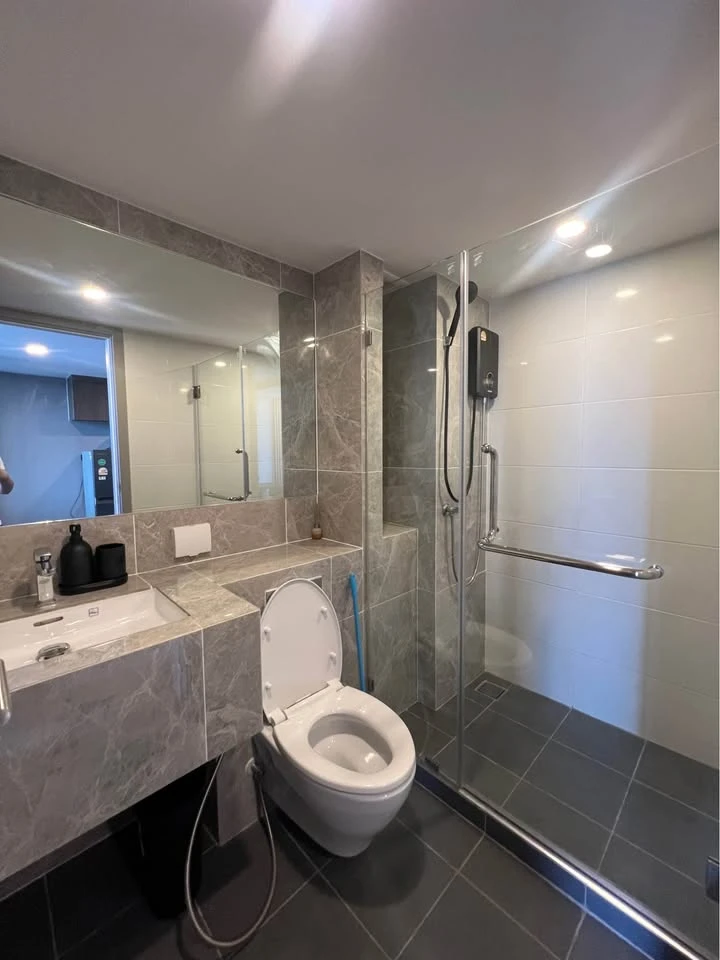 For rent: Origin Ladprao - Bangkapi, duplex unit, fully furnished with built-in features, ready to move in. Book today!