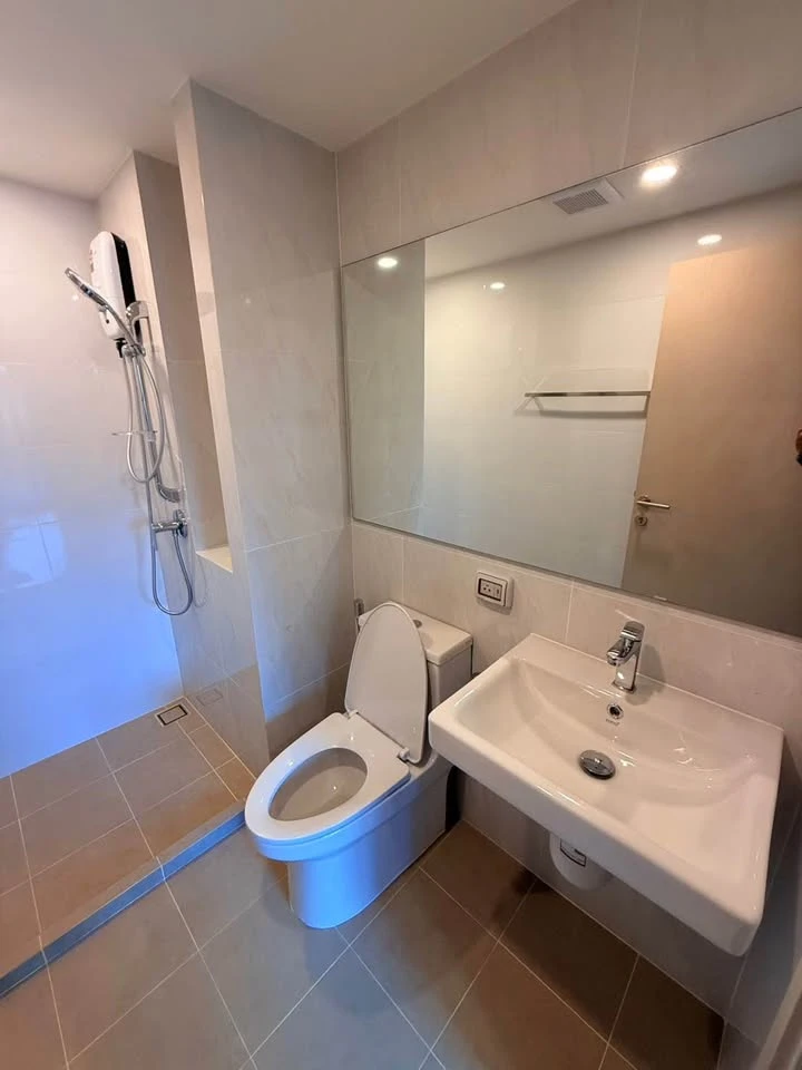 For Rent Origin Play Sri Udom Station ห้องแต่งน่าอยู่ เฟอร์นิเจอร์&เครื่องใช้ไฟฟ้าครบ มาแต่ตัวเข้าอยู่ได้เลย อย่าช้า
