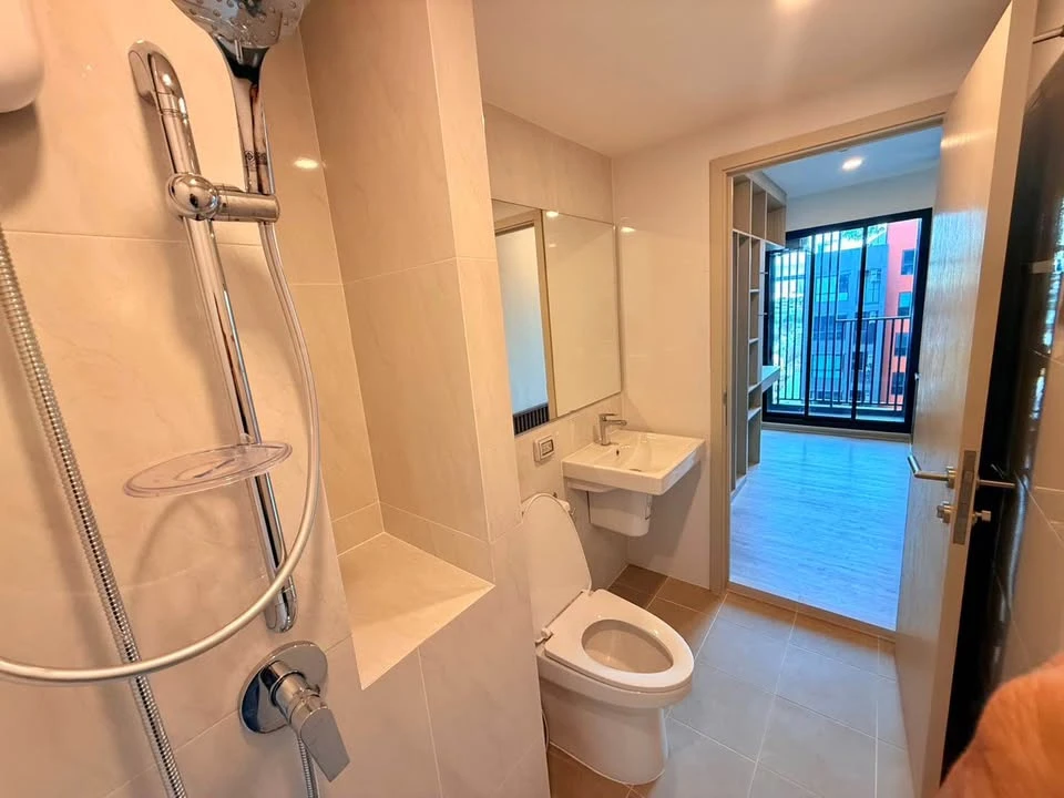 For Rent Origin Play Sri Udom Station ห้องแต่งน่าอยู่ เฟอร์นิเจอร์&เครื่องใช้ไฟฟ้าครบ มาแต่ตัวเข้าอยู่ได้เลย อย่าช้า
