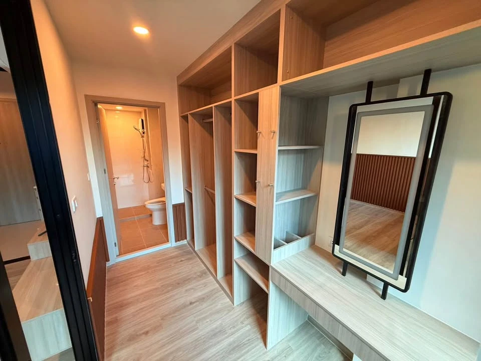 For Rent Origin Play Sri Udom Station ห้องแต่งน่าอยู่ เฟอร์นิเจอร์&เครื่องใช้ไฟฟ้าครบ มาแต่ตัวเข้าอยู่ได้เลย อย่าช้า