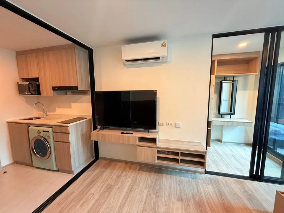 For Rent Origin Play Sri Udom Station ห้องแต่งน่าอยู่ เฟอร์นิเจอร์&เครื่องใช้ไฟฟ้าครบ มาแต่ตัวเข้าอยู่ได้เลย อย่าช้า