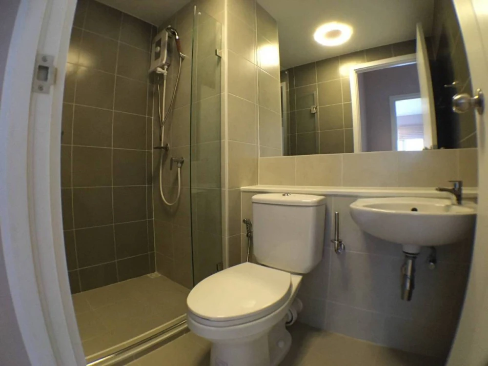 For rent Plum condo Ramkhamhaeng Station, spacious room, lots of usable space, 16th floor, high view, move in quickly.