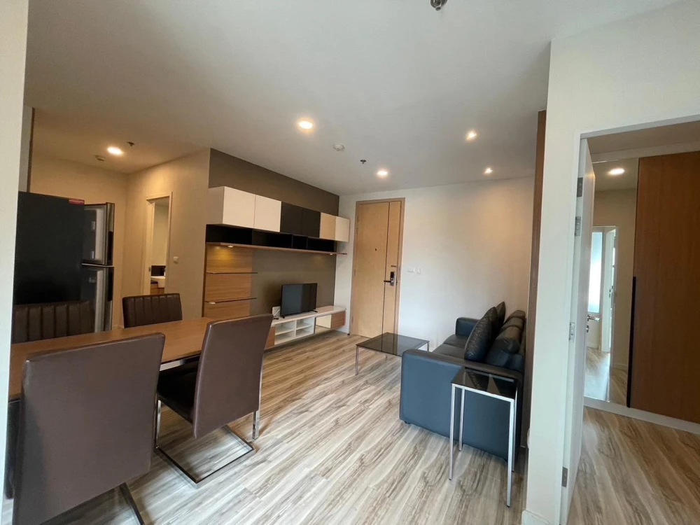 For rent Plus condo Sriracha, spacious room, lots of usable space, high floor, hurry up and reserve now, don't miss out.
